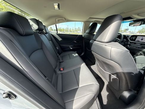 Used 2025 Lexus ES 350 w/ Premium Package FWD image 17