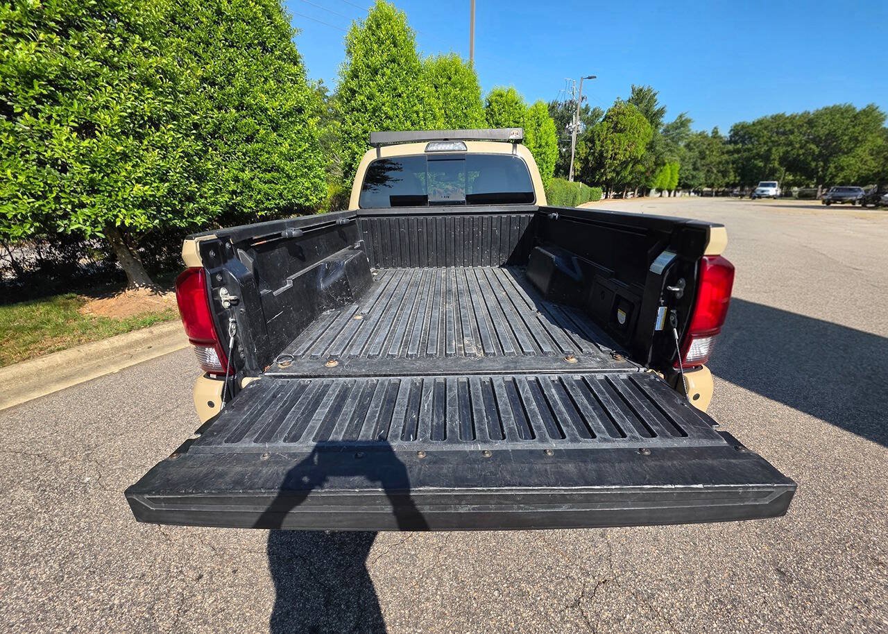 Used 2019 Toyota Tacoma TRD Off-Road w/ Technology Package AWD/4WD image 5