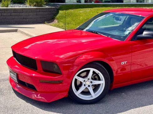 Used 2006 Ford Mustang GT RWD image 2