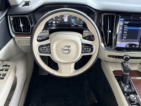 Used 2021 Volvo S60 T5 Momentum w/ Premium Package image 13