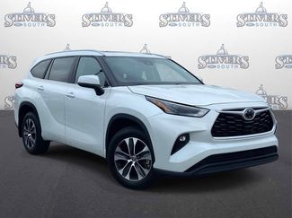 Used 2023 Toyota Highlander XLE AWD/4WD video 1
