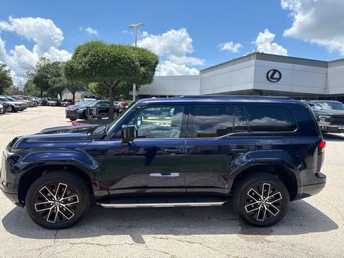 Certified 2026 Lexus GX 550 w/ Accessory Package (2T) AWD/4WD image 2