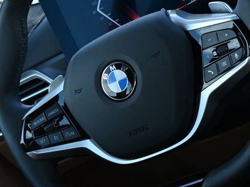 Certified 2025 BMW 330i Sedan RWD image 25