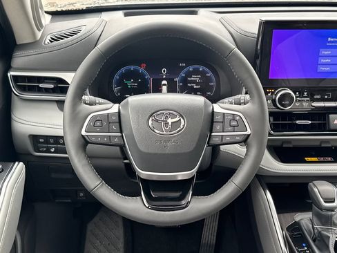 New 2026 Toyota Highlander Platinum AWD/4WD image 12
