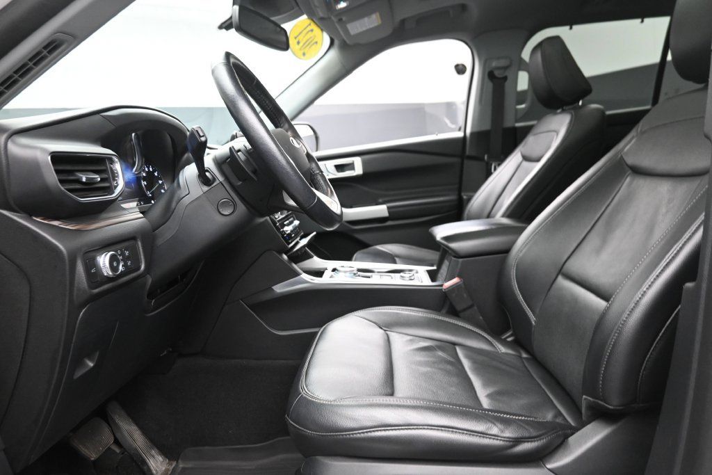 Used 2021 Ford Explorer Limited w/ Equipment Group 301A AWD/4WD image 19