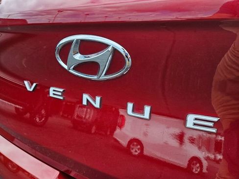 Used 2024 Hyundai Venue SEL FWD image 17