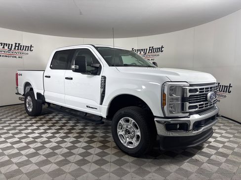 Used 2025 Ford F250 XLT AWD/4WD image 3