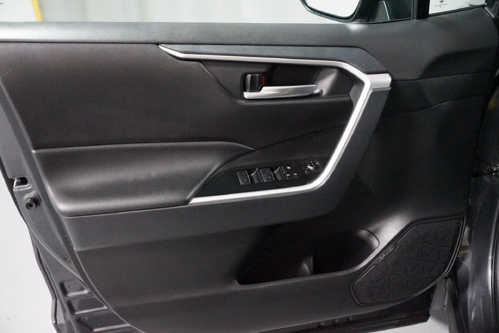 Certified 2025 Toyota RAV4 XLE FWD image 30