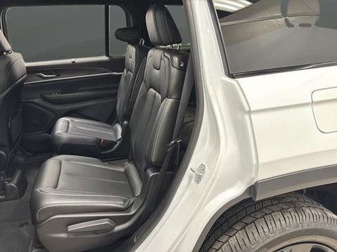 Used 2024 Jeep Grand Cherokee L Limited w/ Luxury Tech Group II image 22