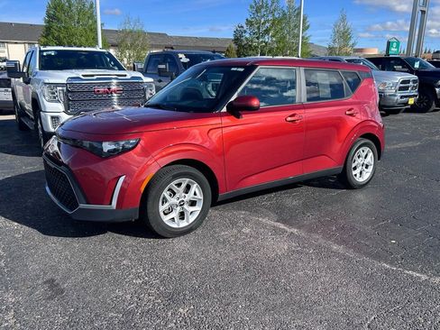 Used 2024 Kia Soul LX w/ Option Group 015 FWD image 1