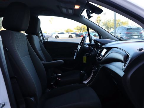 Used 2020 Chevrolet Trax LS FWD image 34