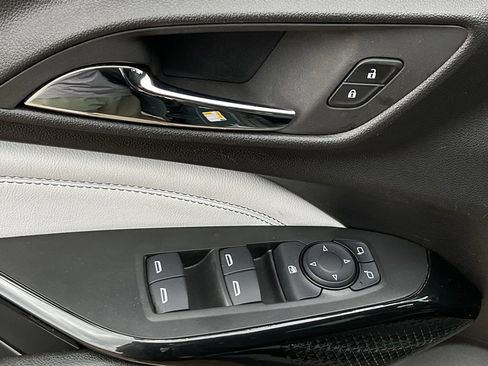 Used 2025 Chevrolet Trax LT w/ LT Convenience Package image 13