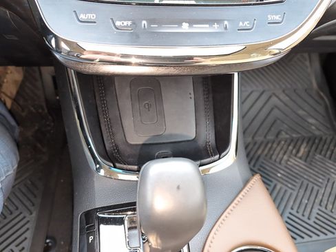 Used 2016 Toyota Avalon Limited image 25