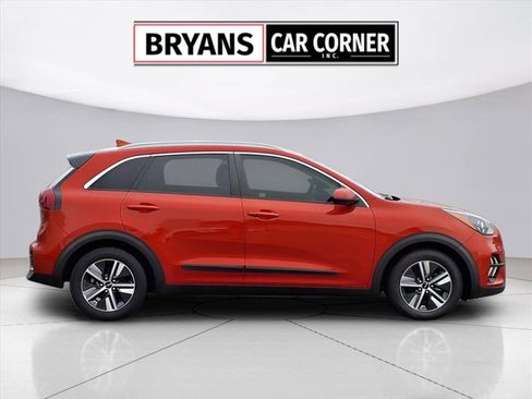 Used 2022 Kia Niro LXS image 2