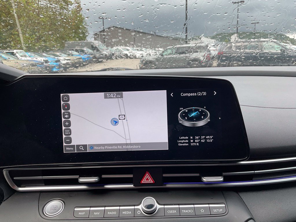 Used 2024 Hyundai Elantra SEL FWD image 17