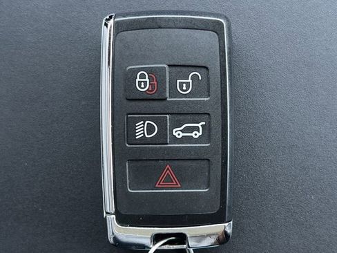 Certified 2025 Land Rover Defender 90 S AWD/4WD image 26