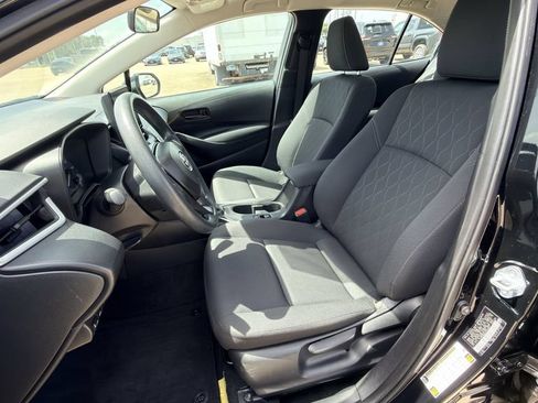 Used 2025 Toyota Corolla LE FWD image 24