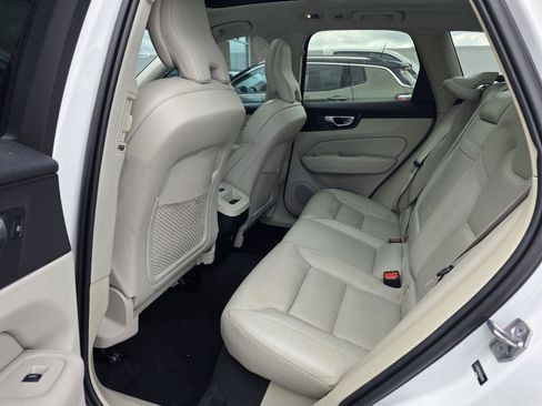 Used 2019 Volvo XC60 T5 Momentum w/ Premium Package AWD/4WD image 13