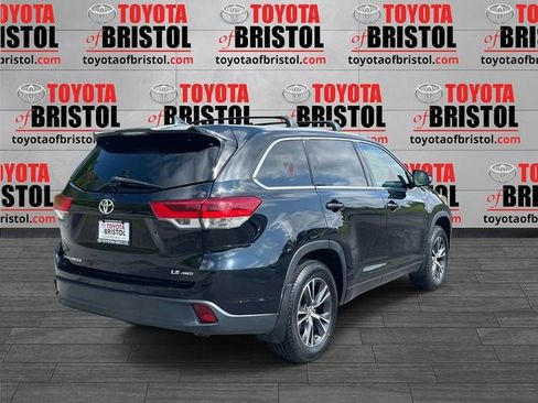 Used 2018 Toyota Highlander Plus AWD/4WD image 3