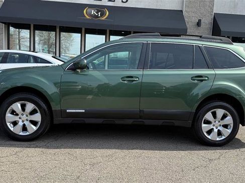 Used 2010 Subaru Outback 2.5i Premium image 2