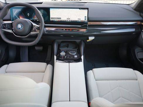 New 2026 BMW i5 eDrive40 RWD image 13
