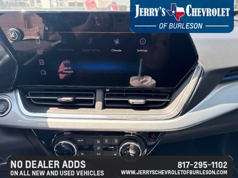 Used 2025 Chevrolet Trax LT w/ Driver Confidence Package FWD image 9