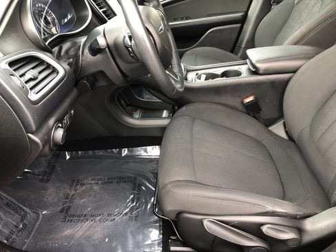 Used 2016 Chrysler 200 Limited FWD image 17