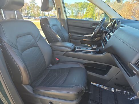 Used 2022 Nissan Pathfinder Platinum w/ Cargo Package image 10