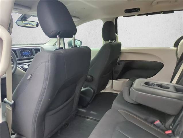 Used 2018 Chrysler Pacifica Touring Plus FWD image 22