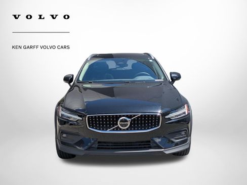 Used 2025 Volvo V60 B5 Cross Country Plus AWD/4WD image 9