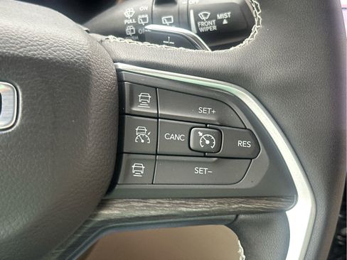 New 2025 Jeep Grand Cherokee L Limited w/ Luxury Tech Group II image 34