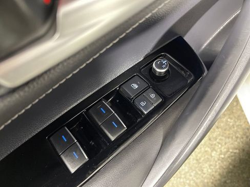 Used 2019 Toyota Corolla Hatchback image 16