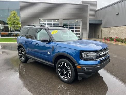 Used 2023 Ford Bronco Sport Outer Banks w/ Tech Package AWD/4WD image 3