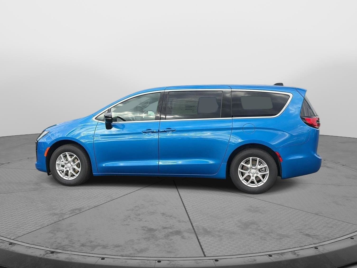 New 2027 Chrysler Pacifica Select FWD image 11