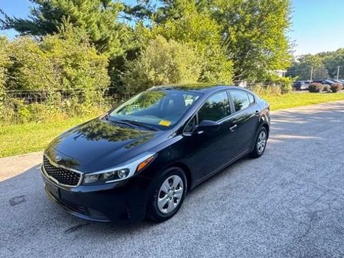 Used 2017 Kia Forte LX FWD image 1