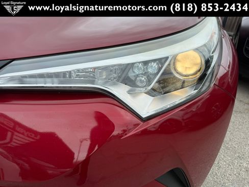 Used 2018 Toyota C-HR XLE FWD image 30