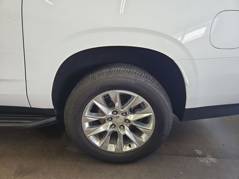 Used 2022 Chevrolet Suburban Premier image 21