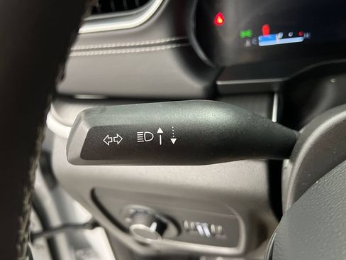 Used 2025 Jeep Grand Cherokee Altitude AWD/4WD image 50