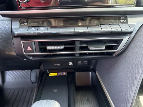 Used 2025 Toyota Camry LE w/ Convenience Package image 23