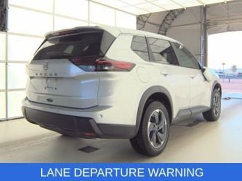 Used 2025 Nissan Rogue SV FWD image 5