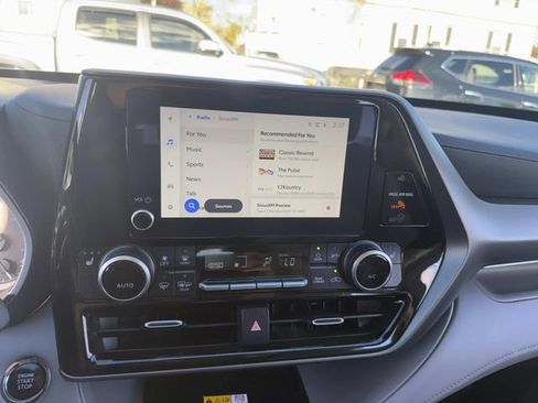 Used 2023 Toyota Highlander XLE image 26