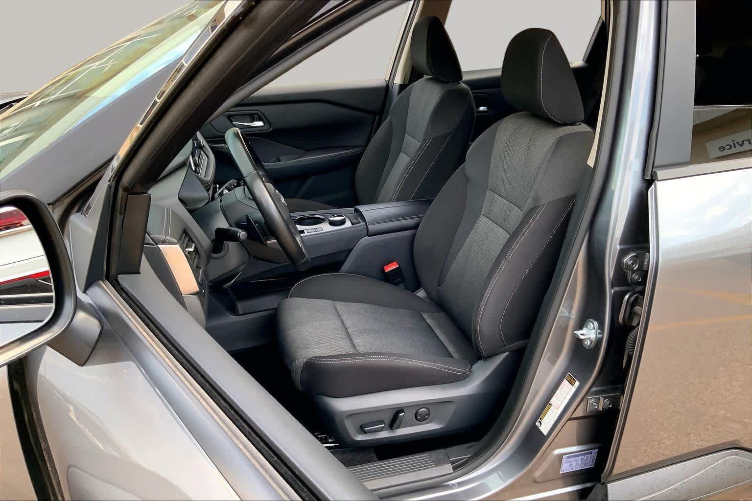 Used 2025 Nissan Rogue SV AWD/4WD image 8