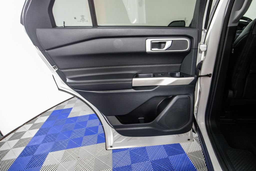 Used 2023 Ford Explorer XLT w/ Equipment Group 202A AWD/4WD image 16
