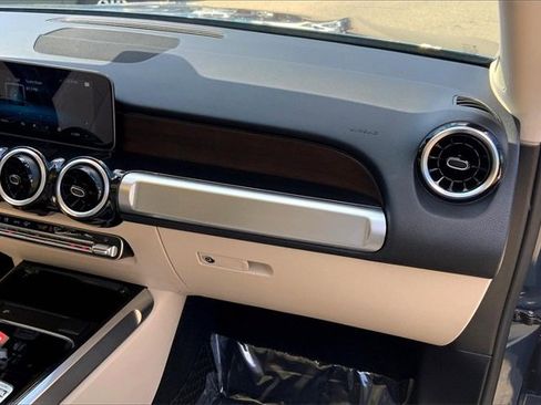 Used 2020 Mercedes-Benz GLB 250 4MATIC image 15