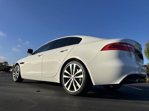 Used 2017 Jaguar XE Prestige RWD image 3