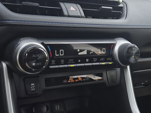 Used 2023 Toyota RAV4 SE image 22