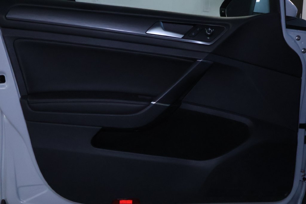 Used 2019 Volkswagen Golf SE FWD image 13