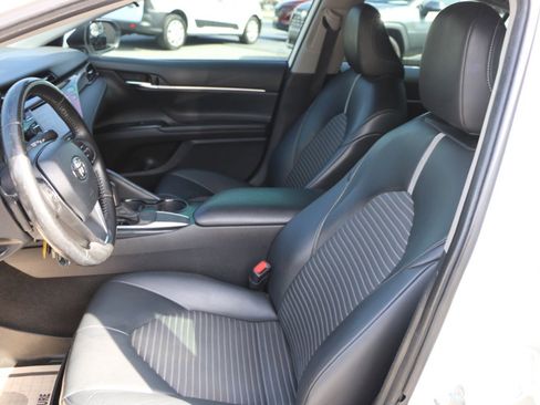 Used 2020 Toyota Camry SE image 22