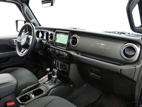 Used 2023 Jeep Gladiator Overland AWD/4WD image 15