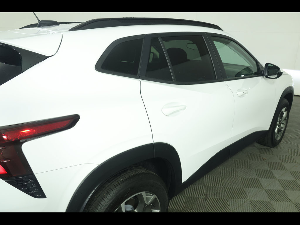 Certified 2025 Chevrolet Trax LT w/ Driver Confidence Package FWD image 17